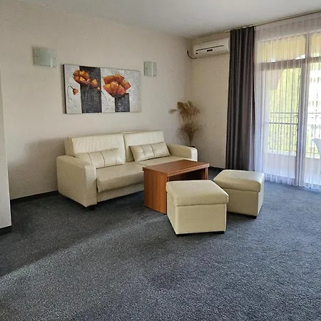 מלון Liani